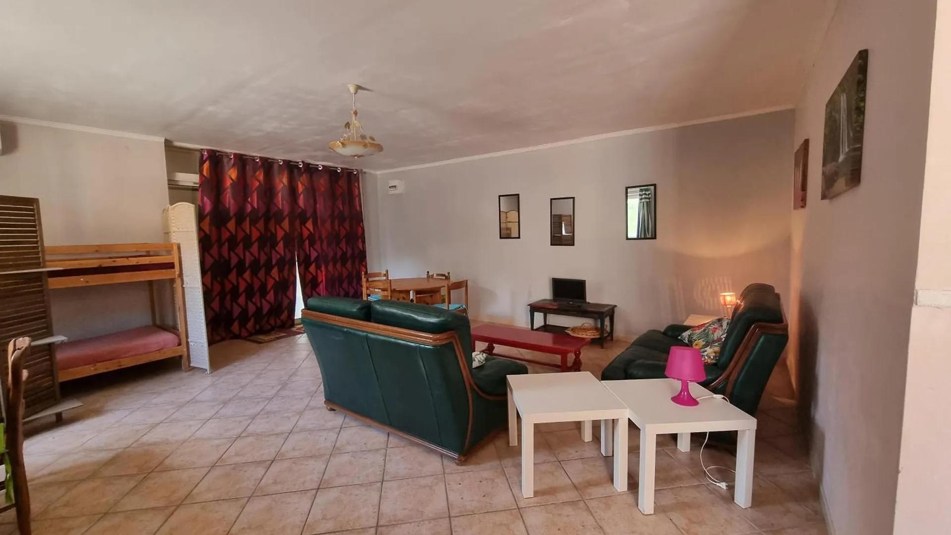 LES CONILS - Gites et Chambres d'hotes Saint-Pierre-de-Vassols 0*,